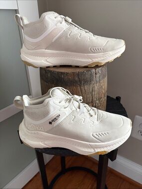 Hoka Men’s 8 Trail Sneakers with Tan Outsoles NWOT